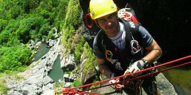 Canyoning cascade tamarind falls nature hiking trip mauritius (6)